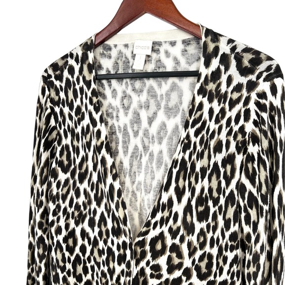 Chicos Sz 1 MEDIUM 8/10 Leopard Animal Print One Button Sweater Blouse Shirt Top - Picture 4 of 8